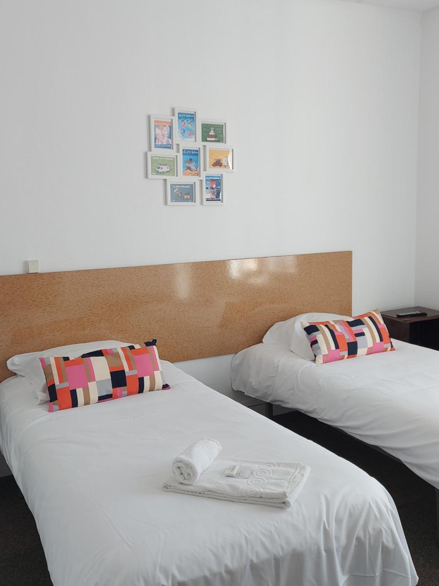Hotel De Normandie Saint-Aubin-Sur-Mer  Oda fotoğraf